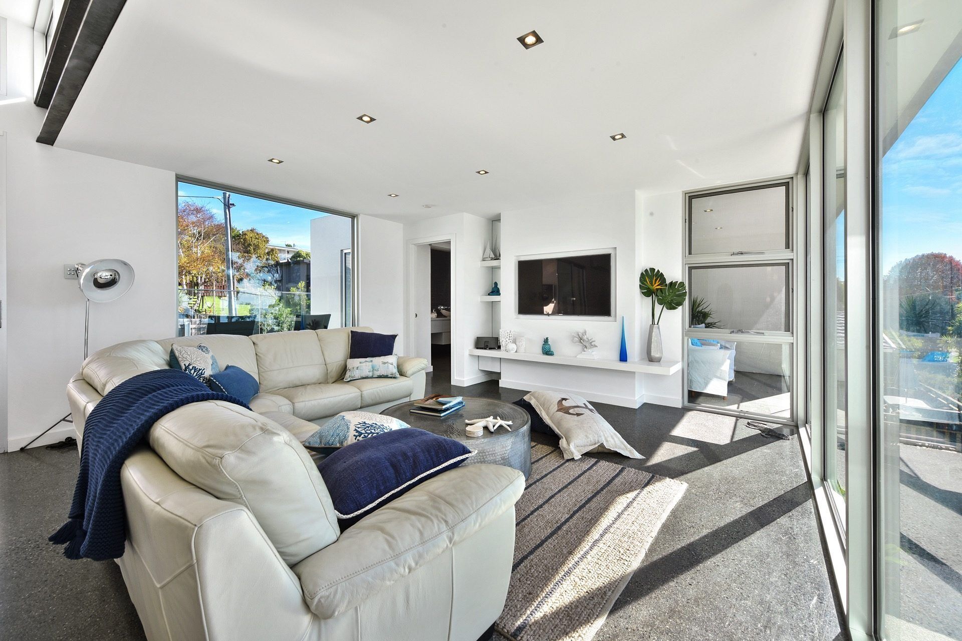 Luxury accommodation at Bridport — image 4