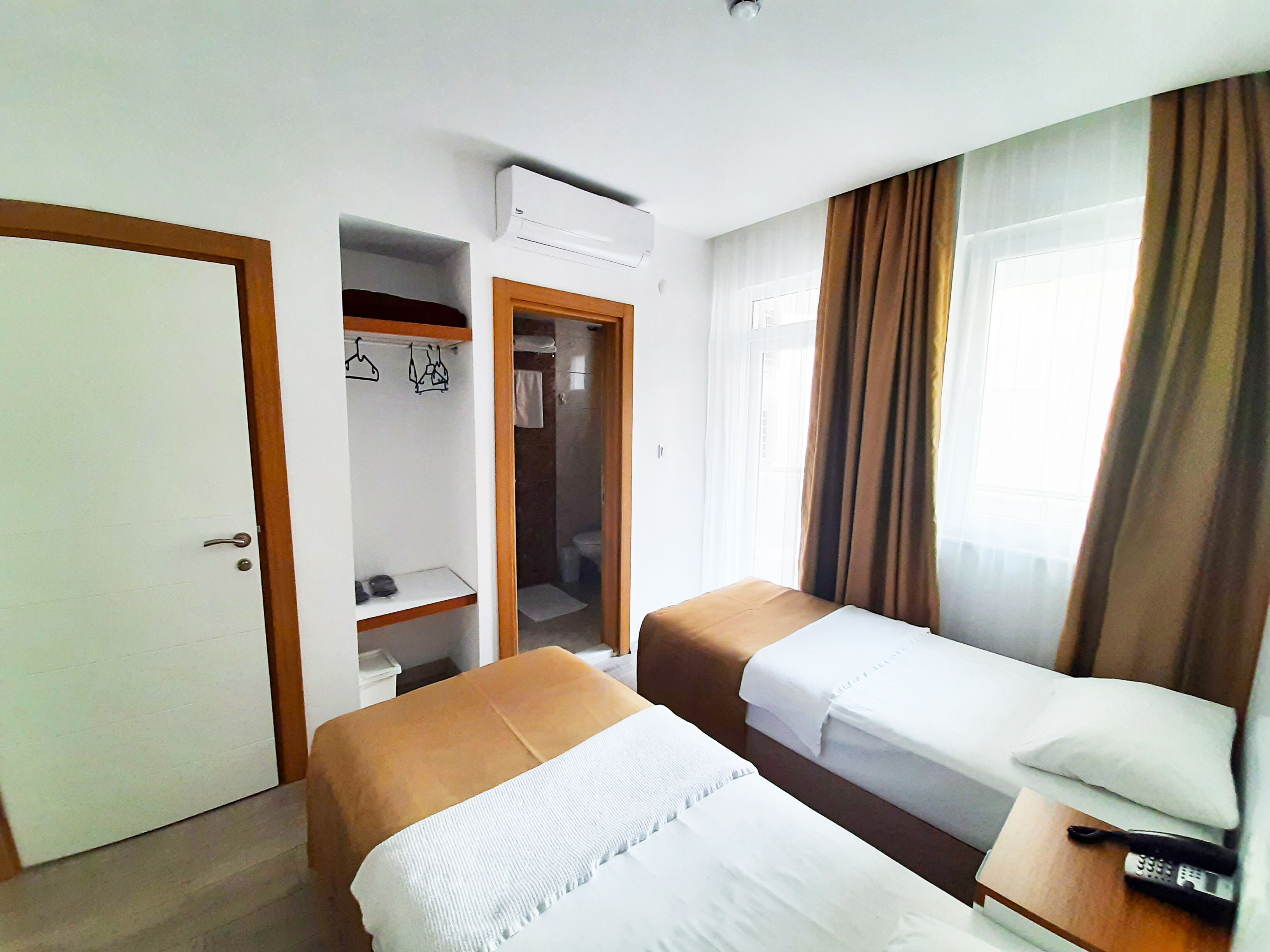 basic twin room | 1 bedroom, hypo-allergenic bedding, minibar, in-room safe