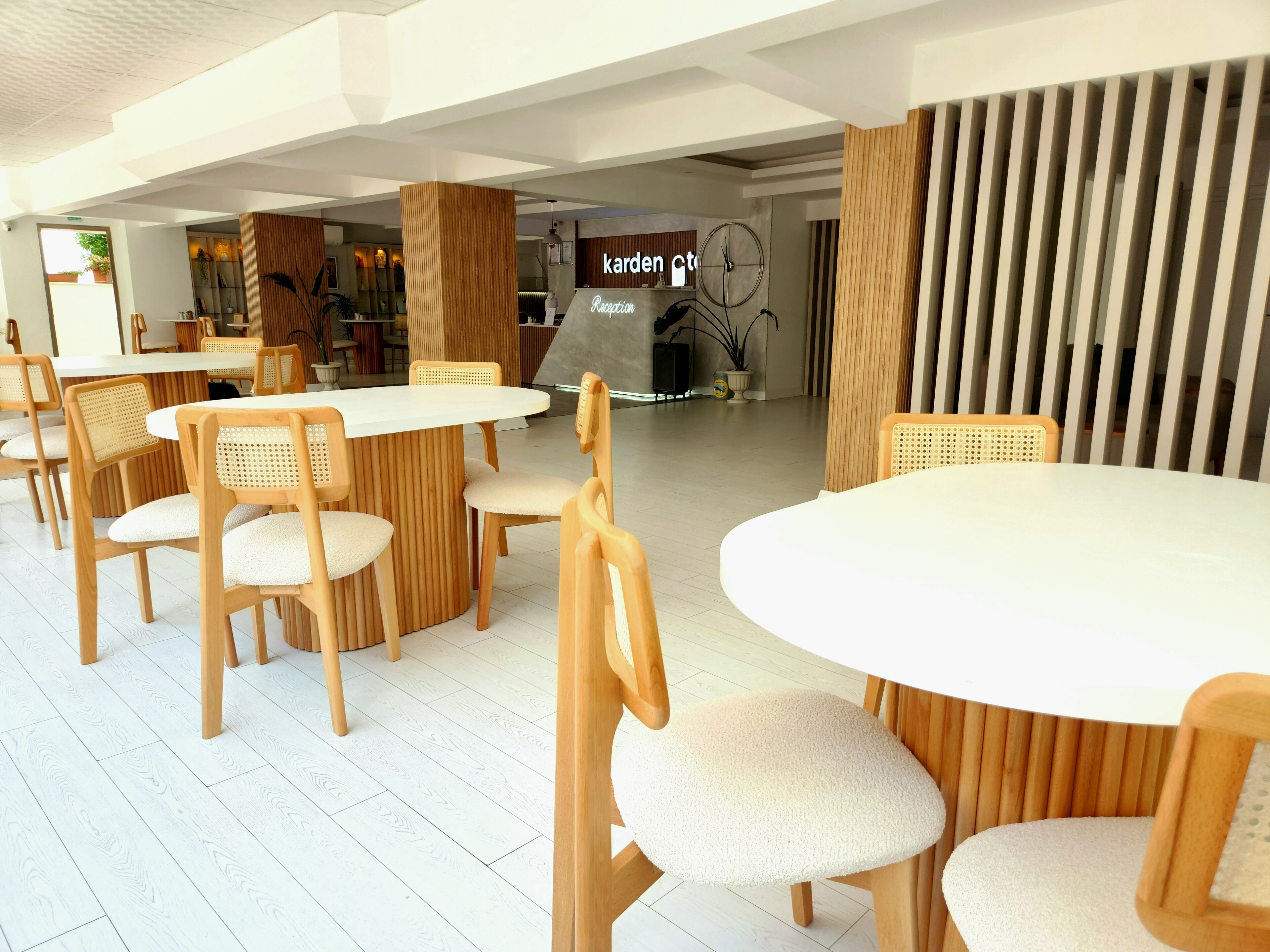 free daily full breakfast