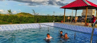 The gir farm... a home away from home...