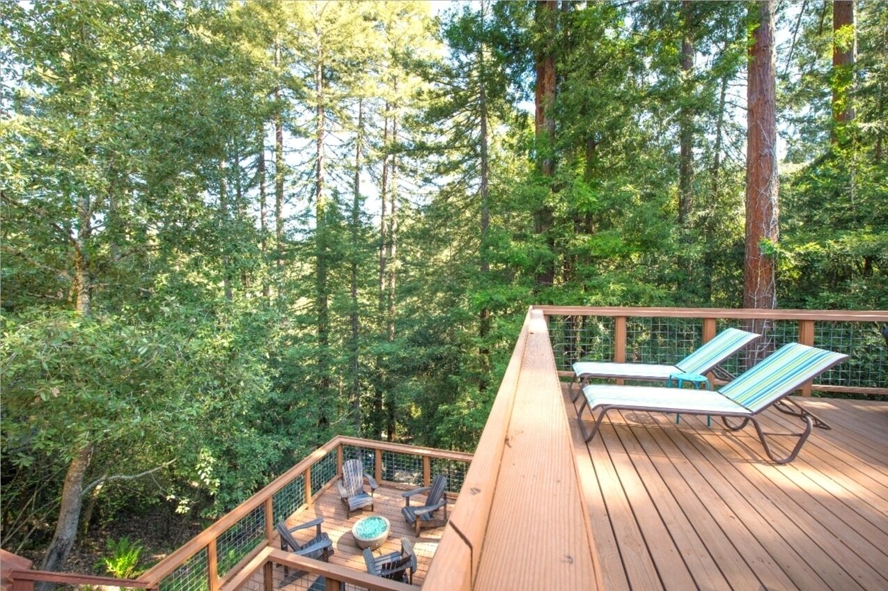 Tree Fort: Magical! Cabin Retreat! HotTub/ "Smart Home"/ EVCharger/WiFi!