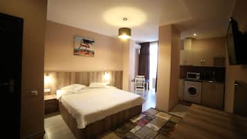 Deluxe Double Room, 1 King Bed | Living area | Flat-screen TV