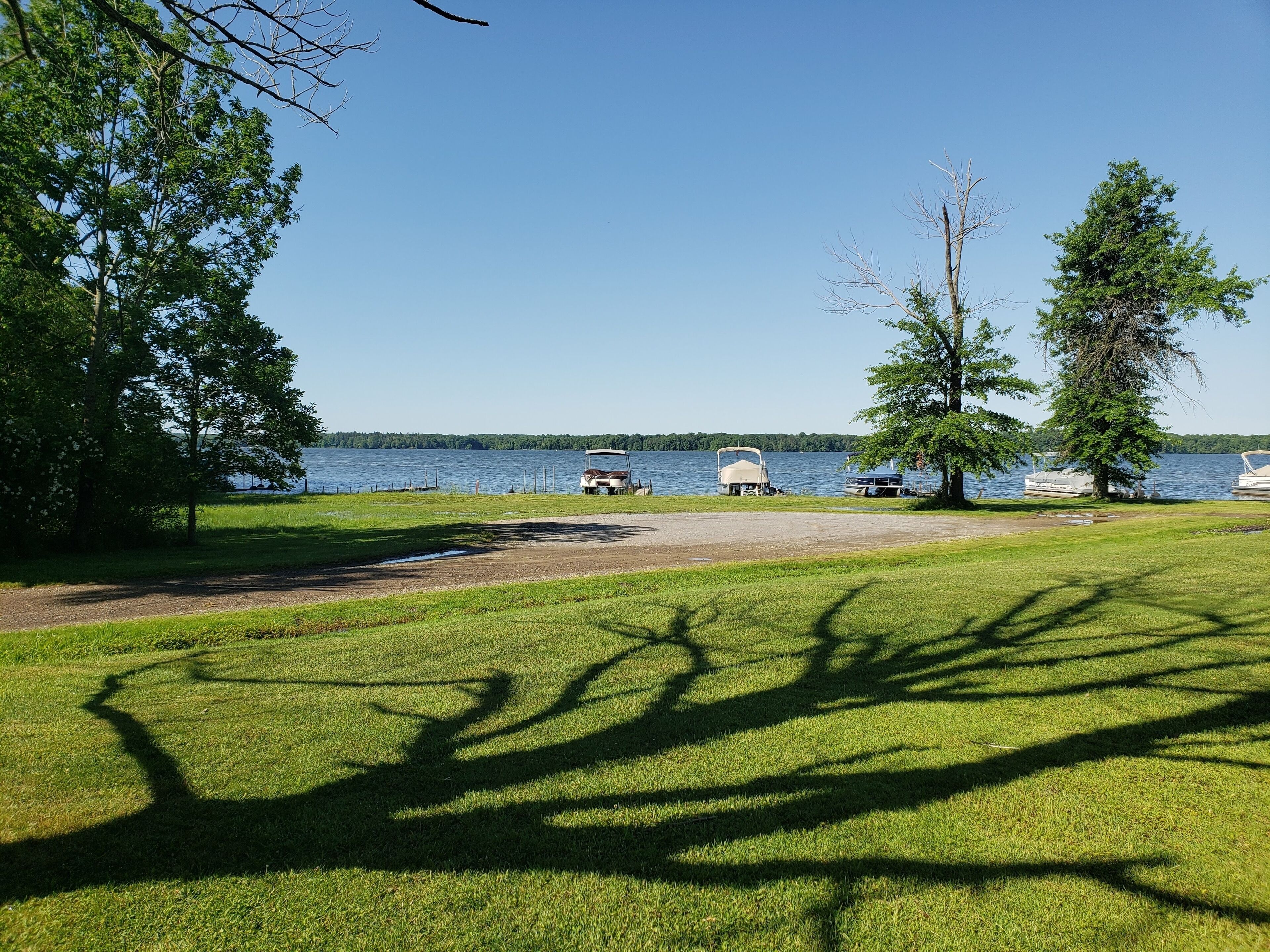 Tranquil Lakefront Cottage on Pymatuning with Dock and EV Power