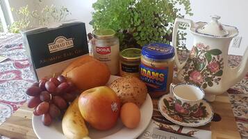 Tägliches inbegriffenes Frühstück zur Selbstbedienung