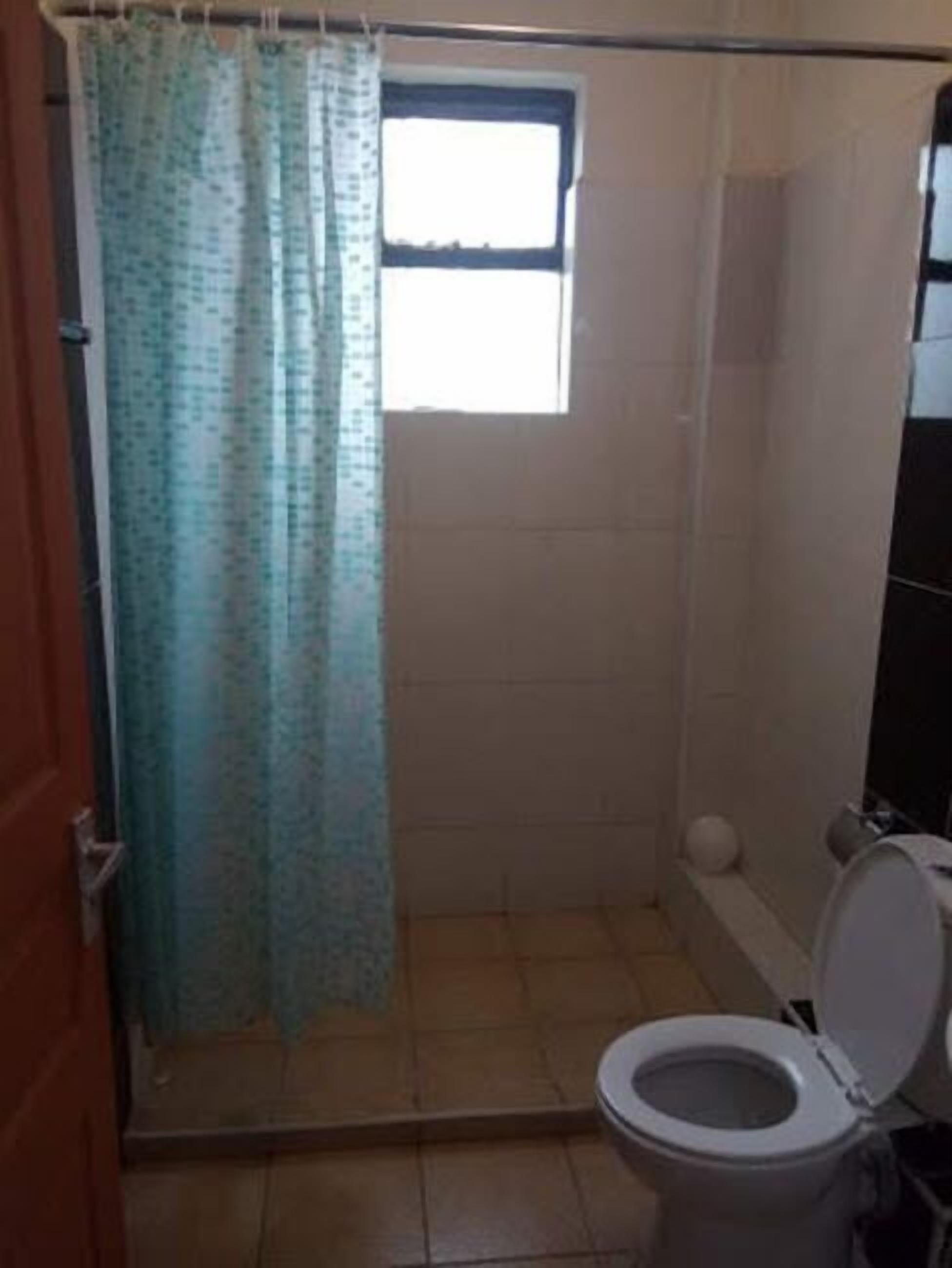 deluxe apartment, 3 bedrooms | bathroom | shower, free toiletries, towels