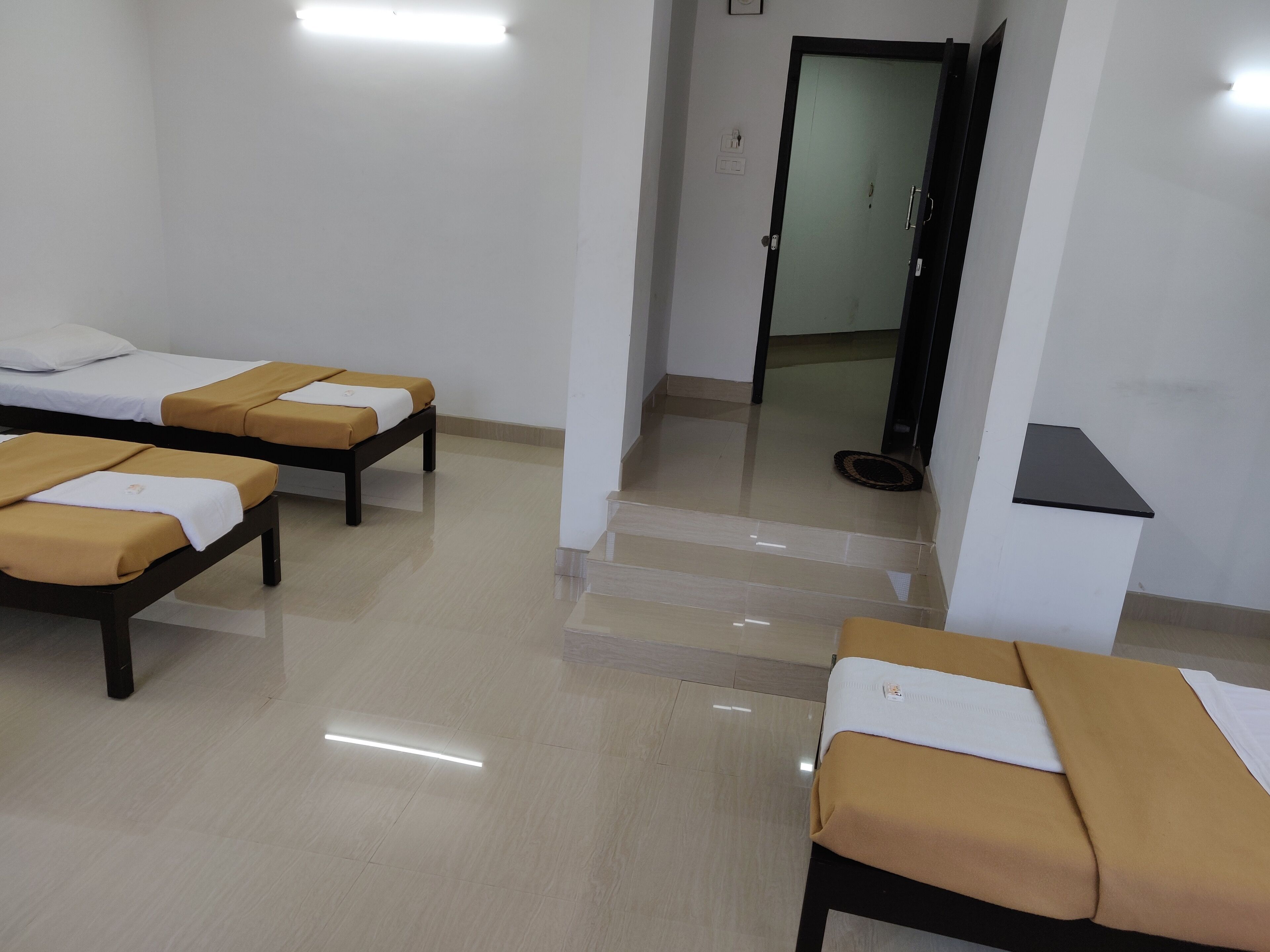 9 makuuhuonetta, työpöytä, silitysrauta/-lauta, ilmainen Wi-Fi