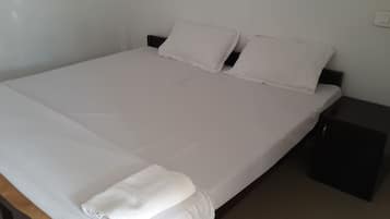 9 bedrooms, desk, iron/ironing board, free WiFi