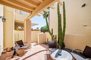 Terrace/patio - FREE GOLF! Resort Style Heated Pool & Spa, WIFI, Walk to Borgata & Hilton Villages Shops & Dining! (Paradise Valley)