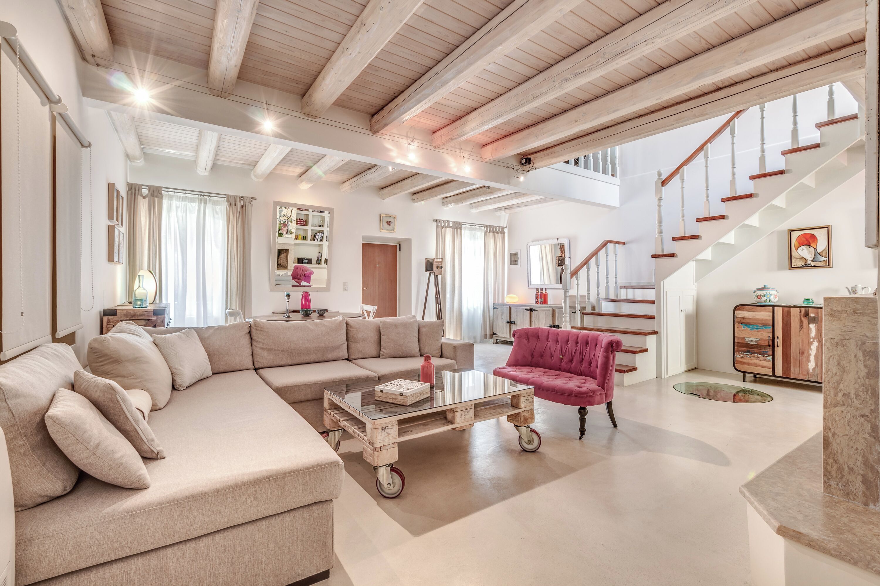 Smart TV, fireplace, books, offices