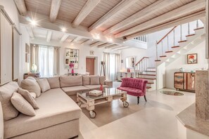 Smart TV, fireplace, books, offices