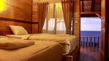 Cottage truyền thống, 2 giường đơn, quang cảnh biển | 2 phòng ngủ, trang bị nội thất với thiết kế riêng biệt, bàn