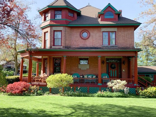 Providing a comfortable, home away from home experience for treasured guests.