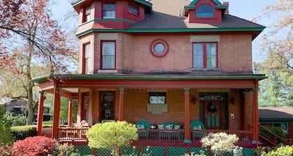 Providing a comfortable, home away from home experience for treasured guests.