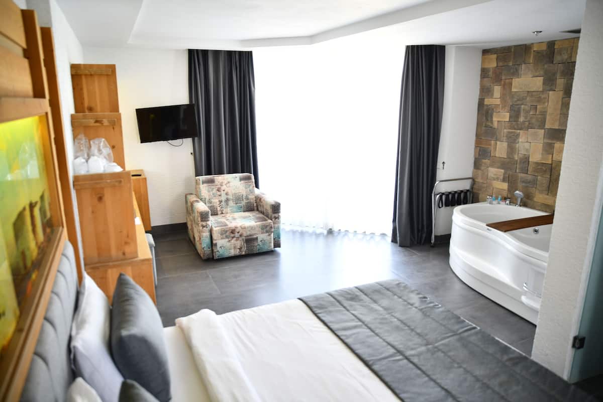1 habitación, minibar, caja de seguridad en la habitación y escritorio