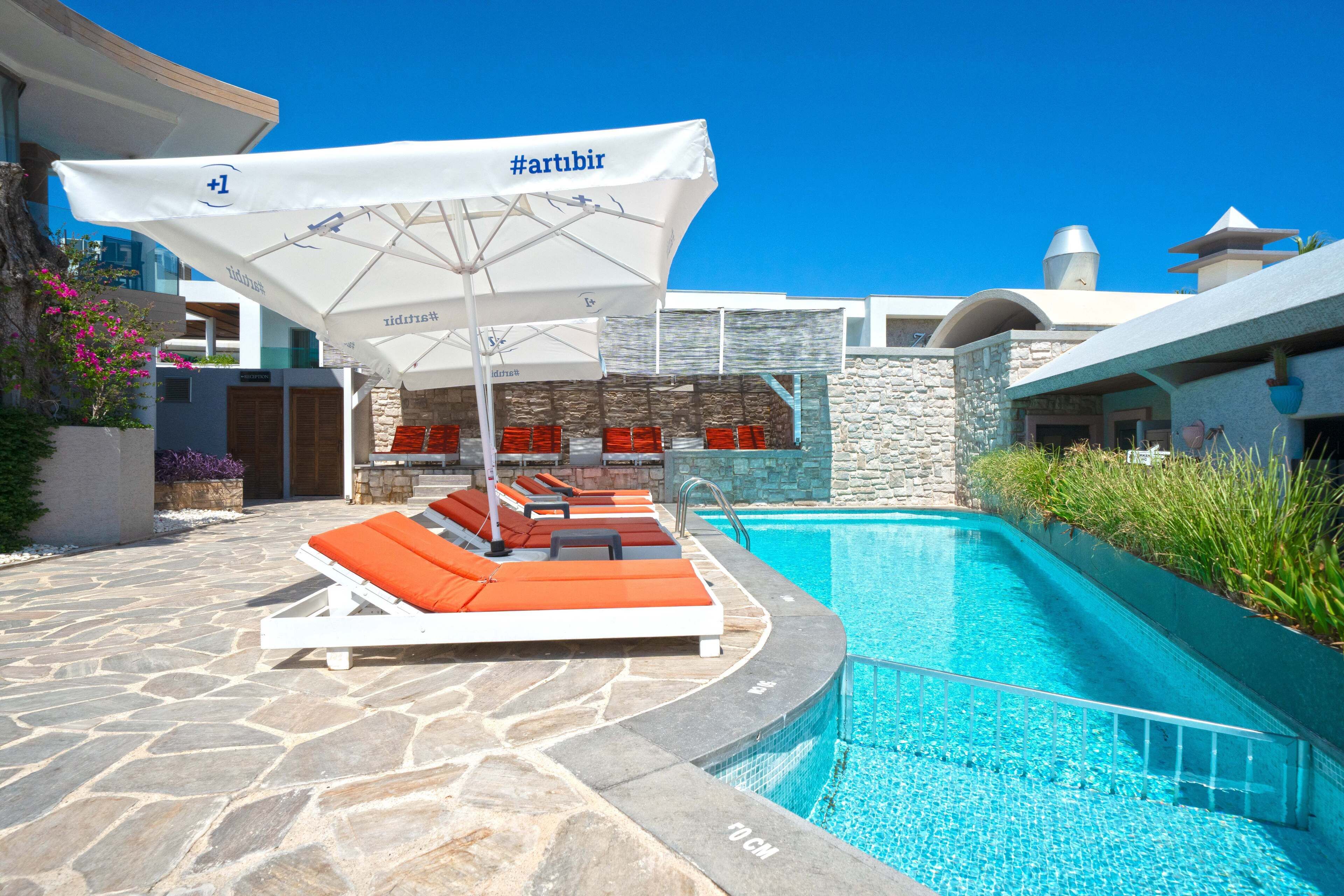 outdoor pool, pool loungers