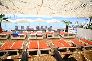 Una playa cerca