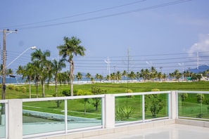 Chambre triple supérieure (ST0102) | Vue sur la plage ou l’océan