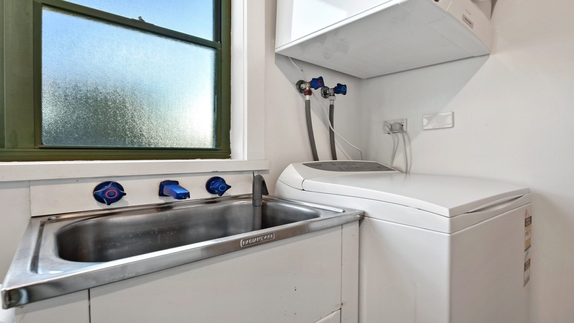 Private beach access — image 18