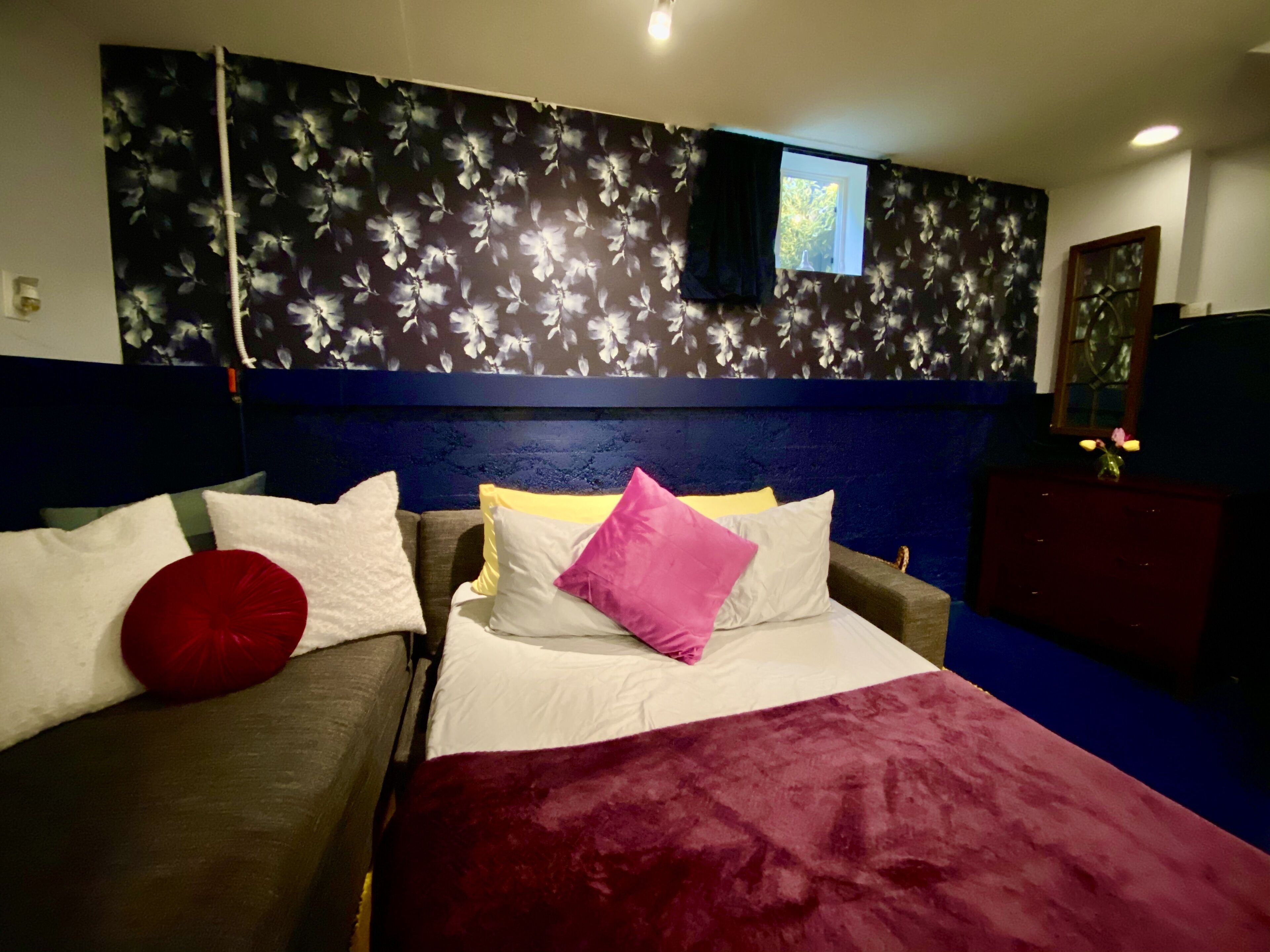 3 室のベッドルーム、デスク、アイロン / アイロン台、旅行用ベビーベッド