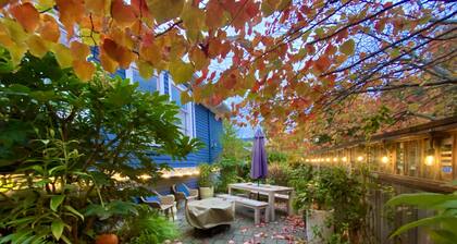 Boutique Chic Garden Retreat a Fremont Oasis w/ a BBQ, fire pit & outdoor dining