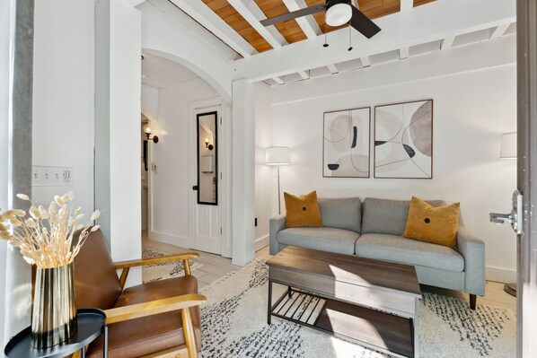 تلفزيون، مكتب