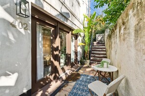 تناول الطعام بالخارج