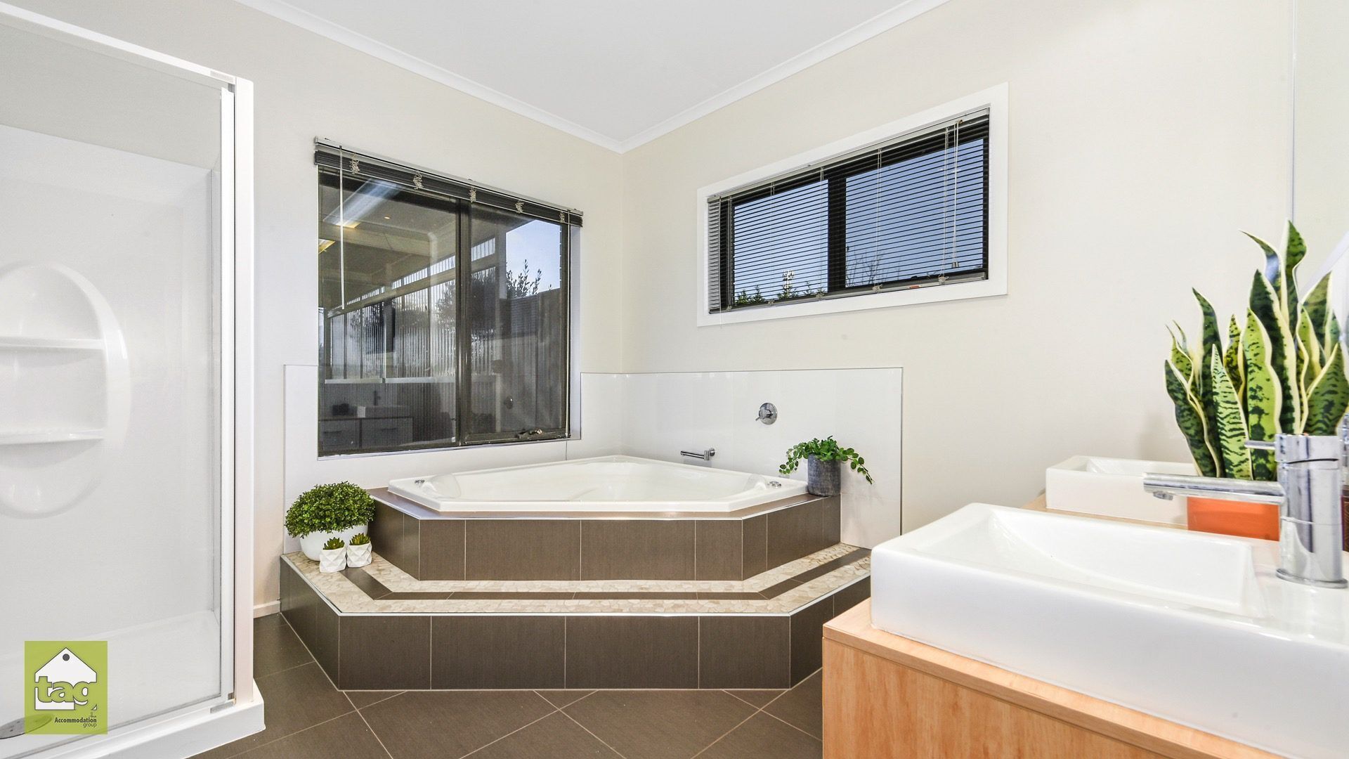 Sheffield is the town of murals. — image 15