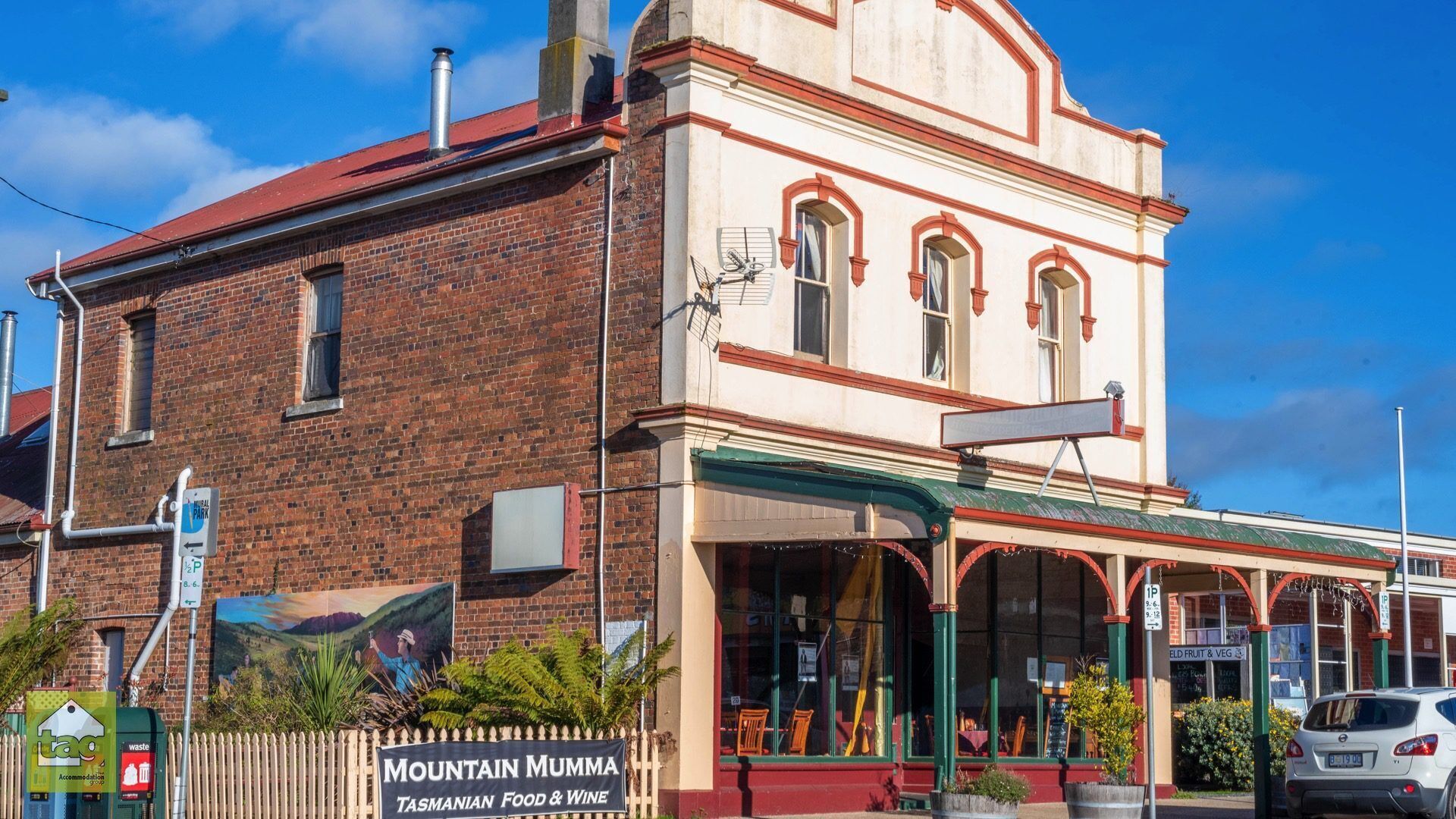 Sheffield is the town of murals. — image 24