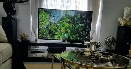 Safari tuendelee luxurious home