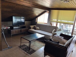 Family Suite, 2 Bedrooms | Living area