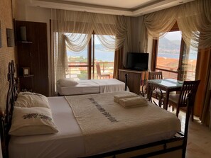 Suite, Jetted Tub, Sea View