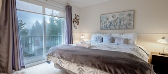 Mont Tremblant Hideaway - Three Bedroom Unit - Ski, Bike and Golf!