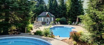 Mont Tremblant Hideaway - Three Bedroom Unit - Ski, Bike and Golf!