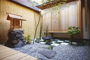 Property grounds - 5-Star Kyomachiya with Private Garden next to Nijo Castle-Max 9P (Kyoto)