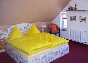 1 bedroom, bed sheets