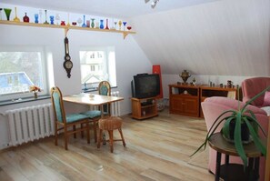 Unclassified image, 3 of 12, button