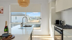 Mikroaaltouuni, uuni, liesi, astianpesukone