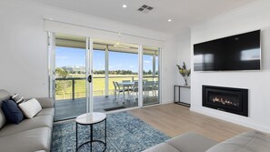 TV, fireplace, Netflix, streaming services - House at Normanville - 22 Union Road (NORMANVILLE)