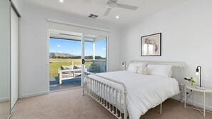 4 bedrooms, iron/ironing board, Internet - House at Normanville - 22 Union Road (NORMANVILLE)