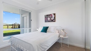 4 makuuhuonetta, silitysrauta/-lauta, internet