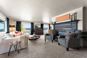 TV, fireplace