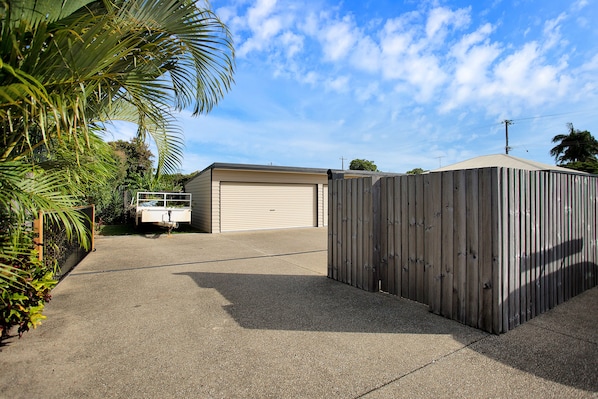 Property grounds - North Central Vacation Home (North Mackay)