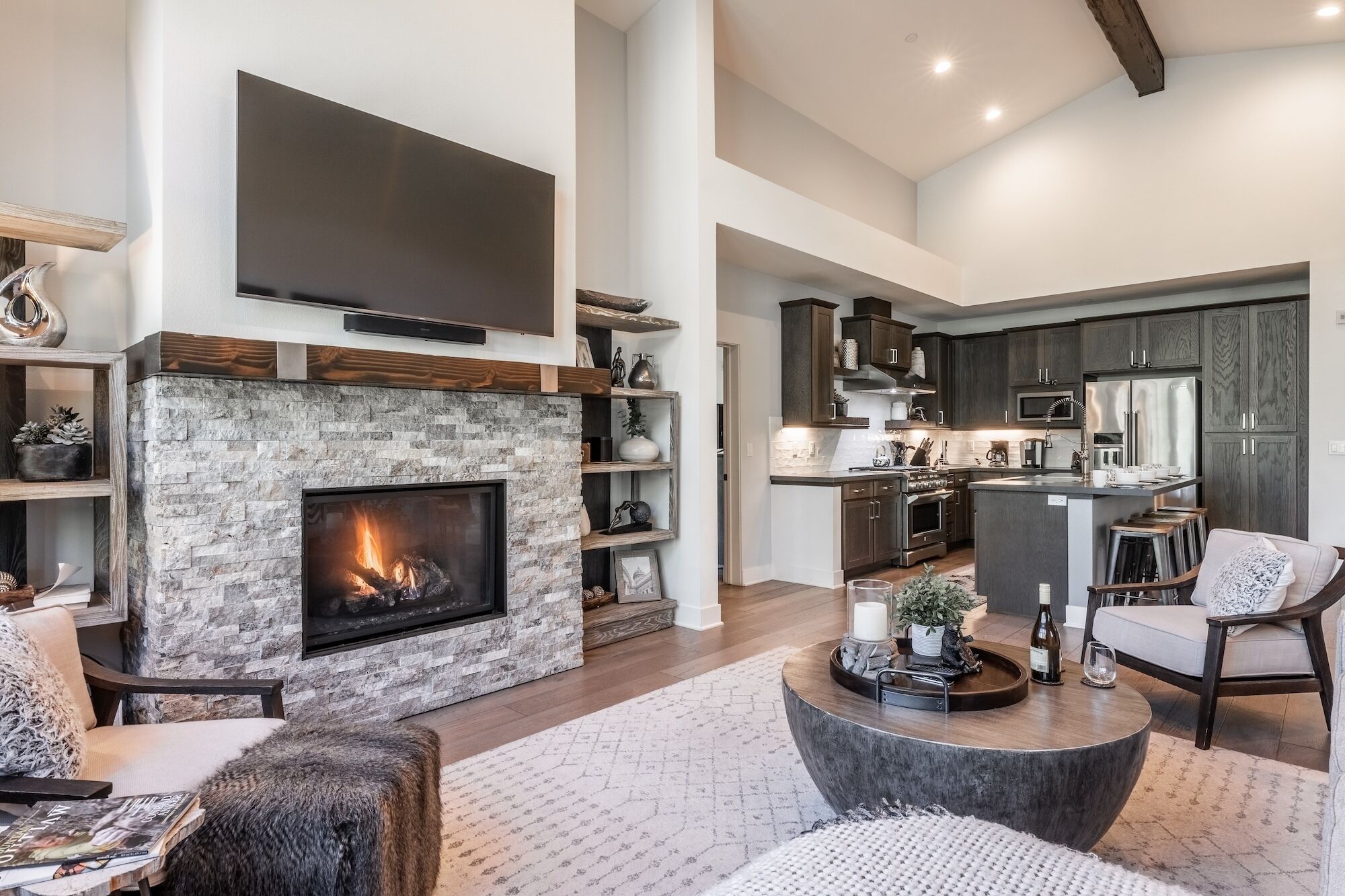 Sleek, Modern Creekside Townhome with WiFi and hot tub