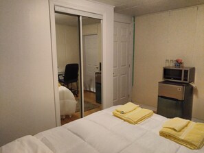 1 chambre, bureau, fer et planche à repasser, Wi-Fi gratuit