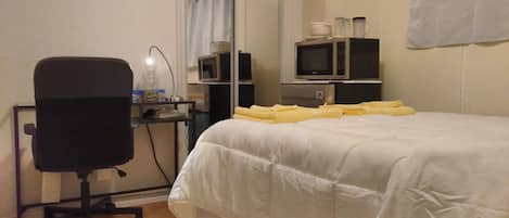 1 chambre, bureau, fer et planche à repasser, Wi-Fi gratuit