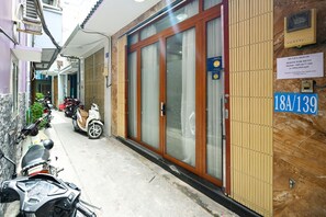 Property entrance - Huyen House (Ho Chi Minh City)