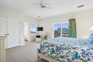 4 habitaciones, tabla de planchar con plancha, wifi y ropa de cama 