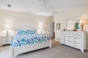 4 bedrooms, iron/ironing board, free WiFi, bed sheets - 2 blocks to Ships Watch beach access - The Borden (Duck)