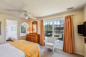 4 bedrooms, iron/ironing board, WiFi (free), bed sheets - 2 blocks to Ships Watch beach access - The Borden (Duck)