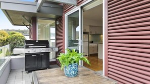 Property grounds - Surf Central - WiFi, Double Garage & smack bang in the middle of town (Lorne)
